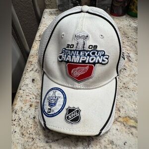 2008 Stanley Cup Champions Detroit Red Wings Official NHL Hockey Fitted Hat Cap